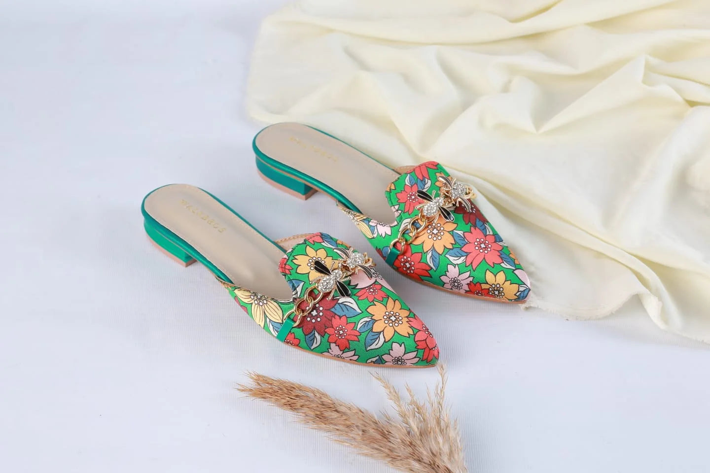 FLORAL MULE POINTED TOE FLATS VINTAGE BEE MULES - GREEN