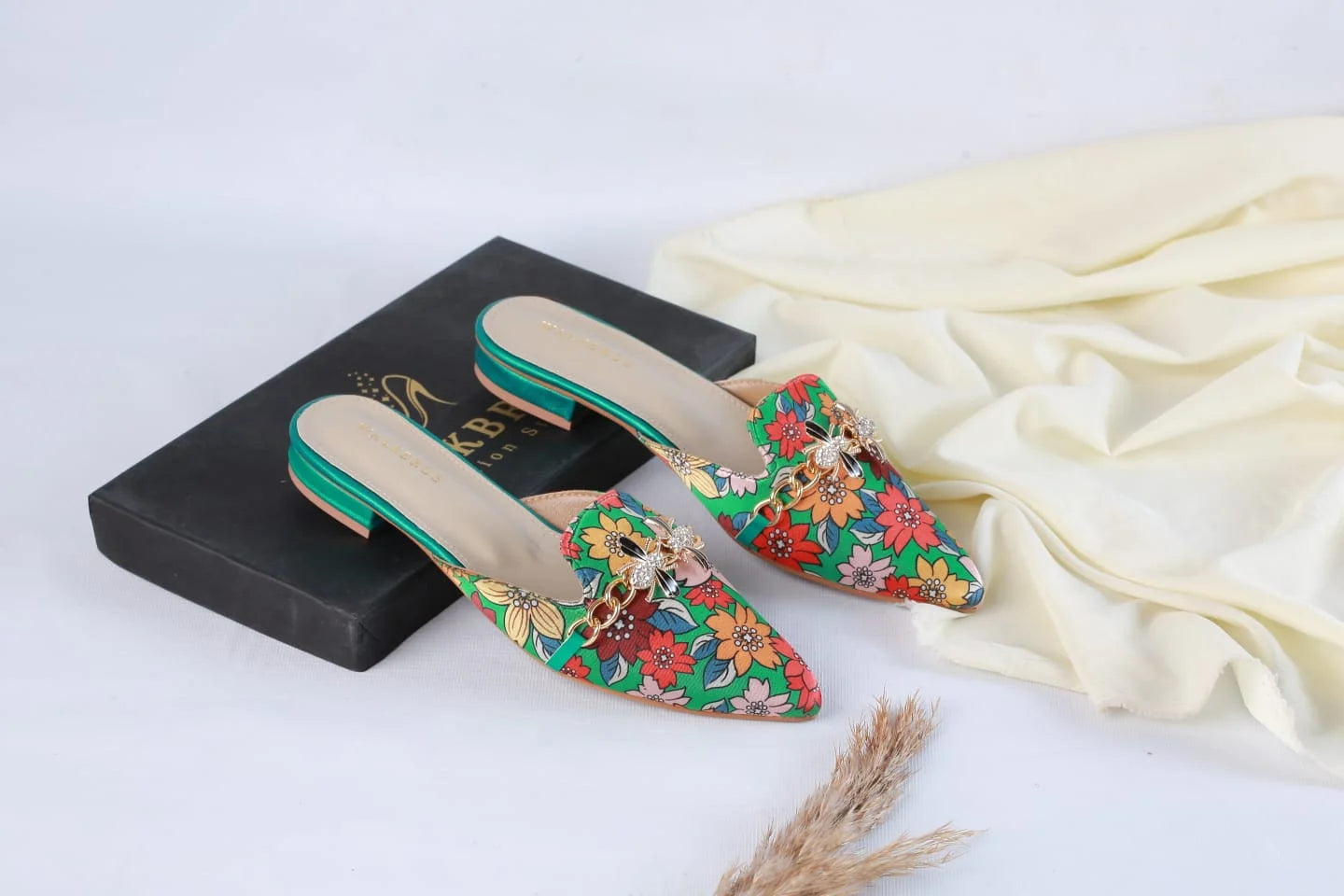 FLORAL MULE POINTED TOE FLATS VINTAGE BEE MULES - GREEN