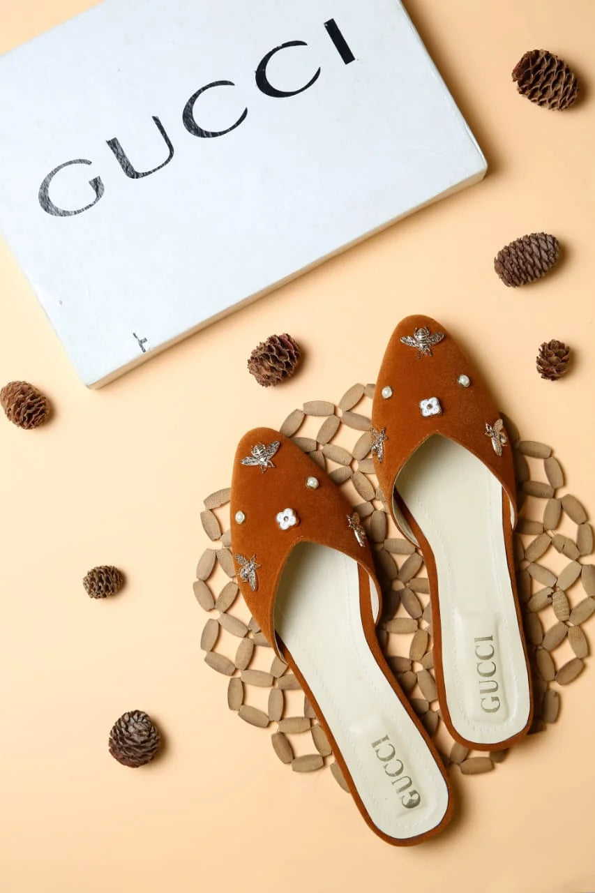 GUCCI POINTED TOE FLAT SHOES - BROWN