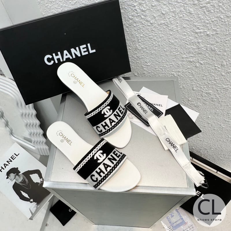 CHANEL FLAT SLIPPERS (White)