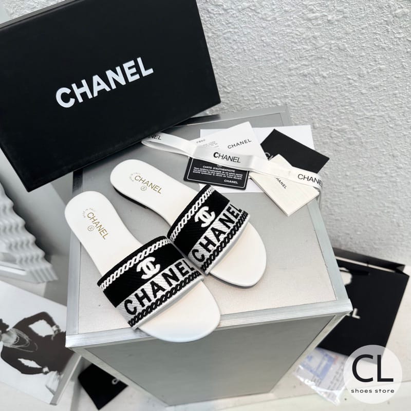 CHANEL FLAT SLIPPERS (White)