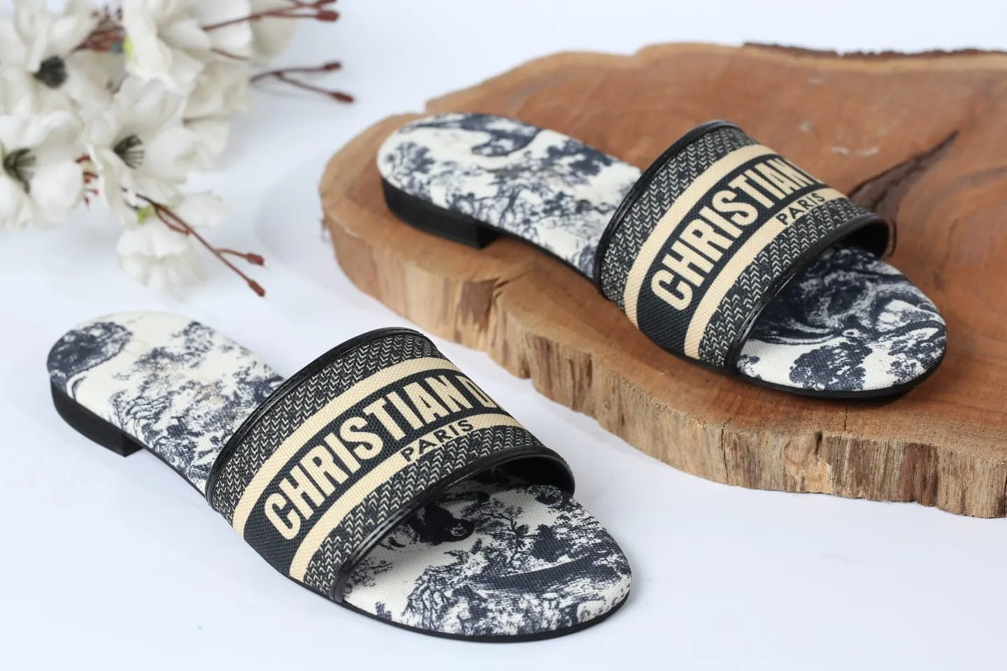 Christian dior flip flops sales