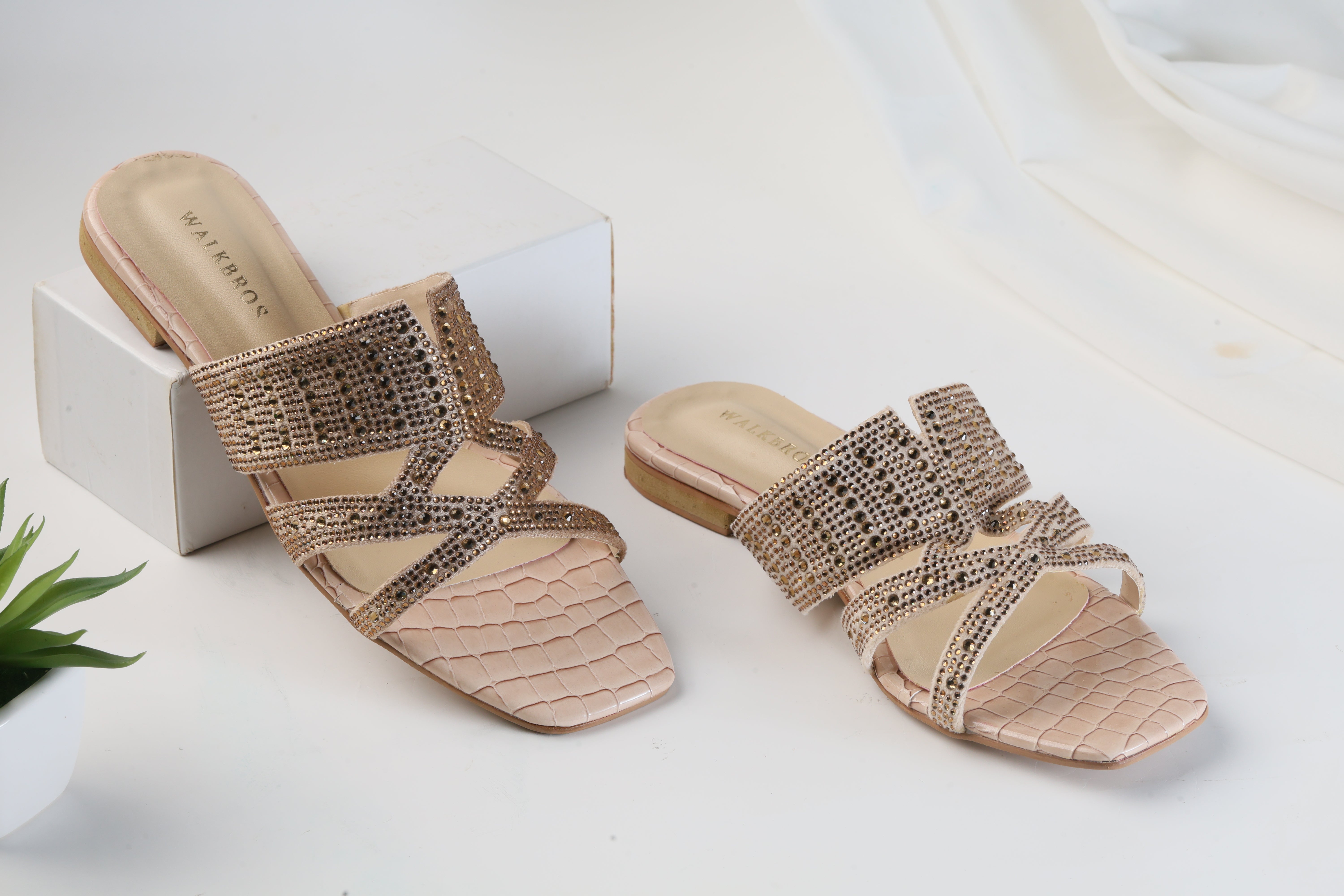 WALKBROS BEAUX FANCY SLIPPERS - GOLDEN LOUIS