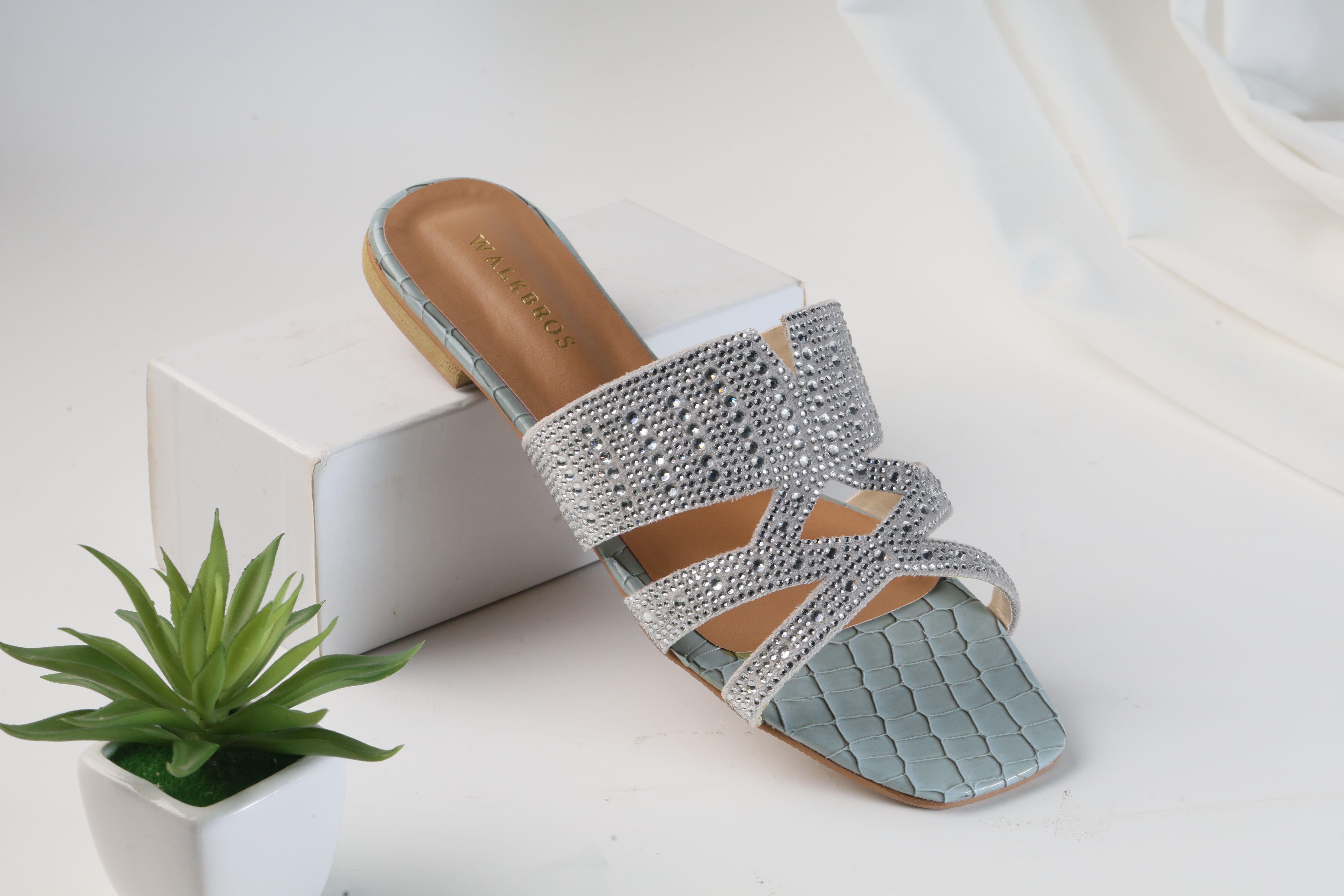 WALKBROS BEAUX FANCY SLIPPERS - SILVER LOUIS