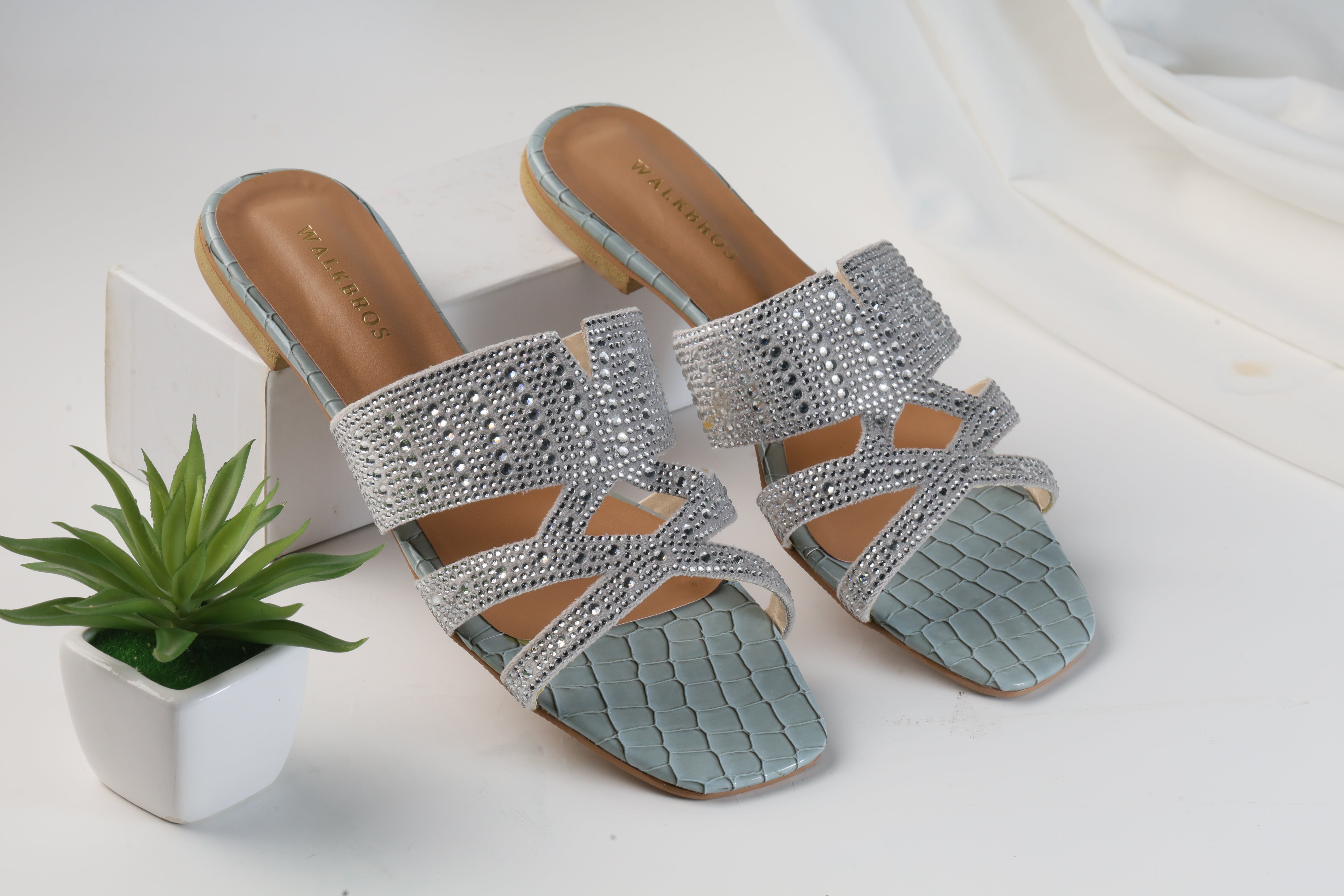 WALKBROS BEAUX FANCY SLIPPERS - SILVER LOUIS