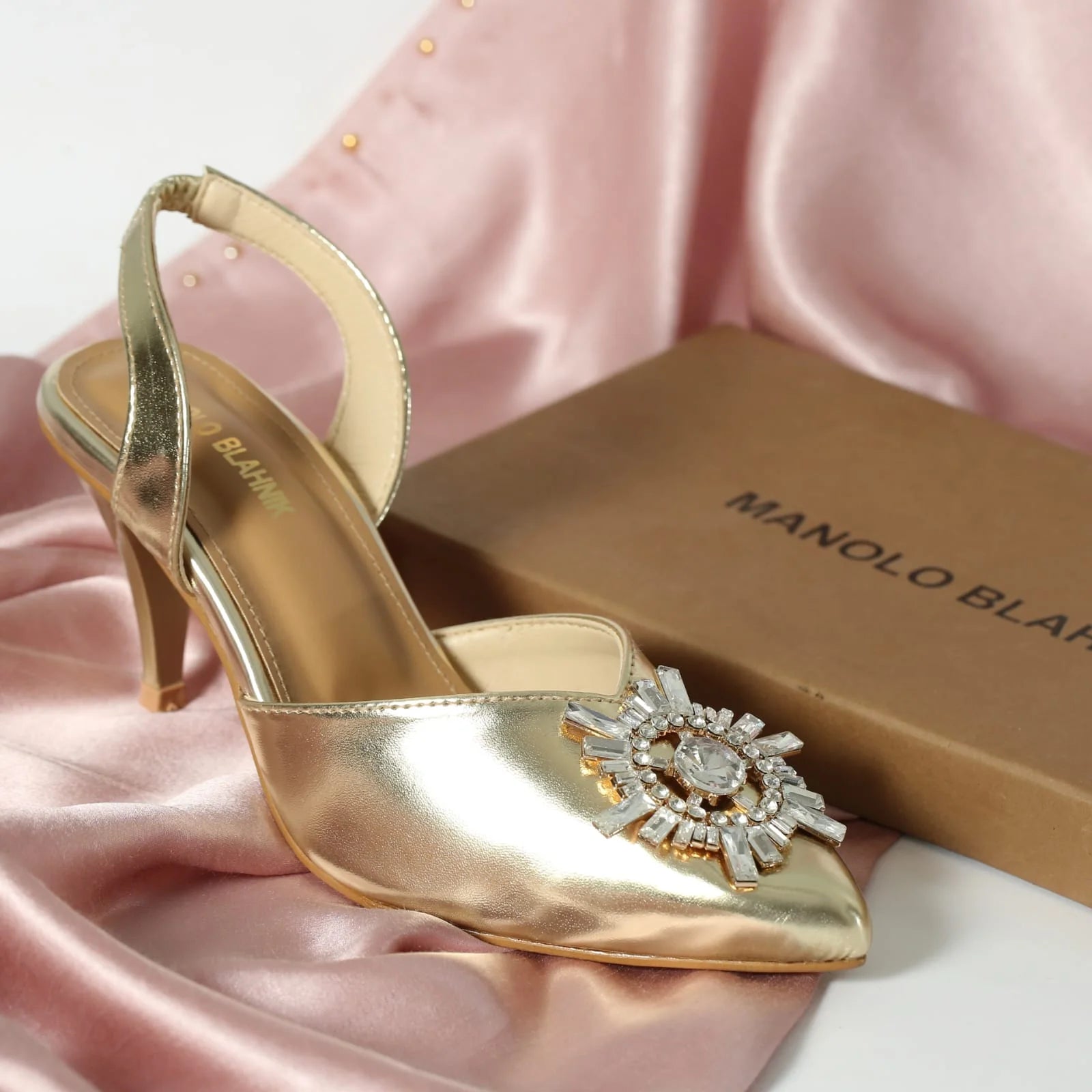 MANOLO SLINGBACK PUMPS