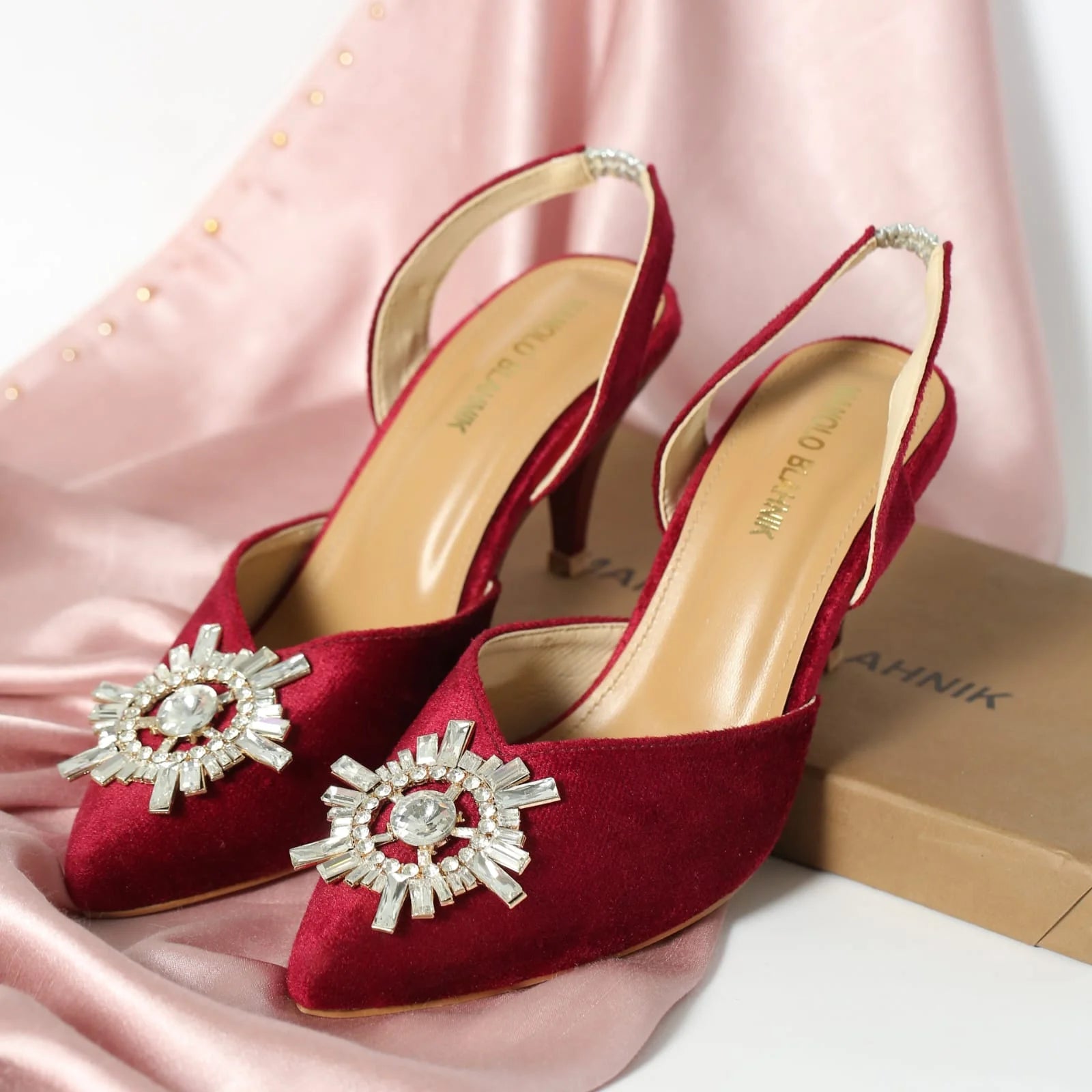 MANOLO SLINGBACK PUMPS