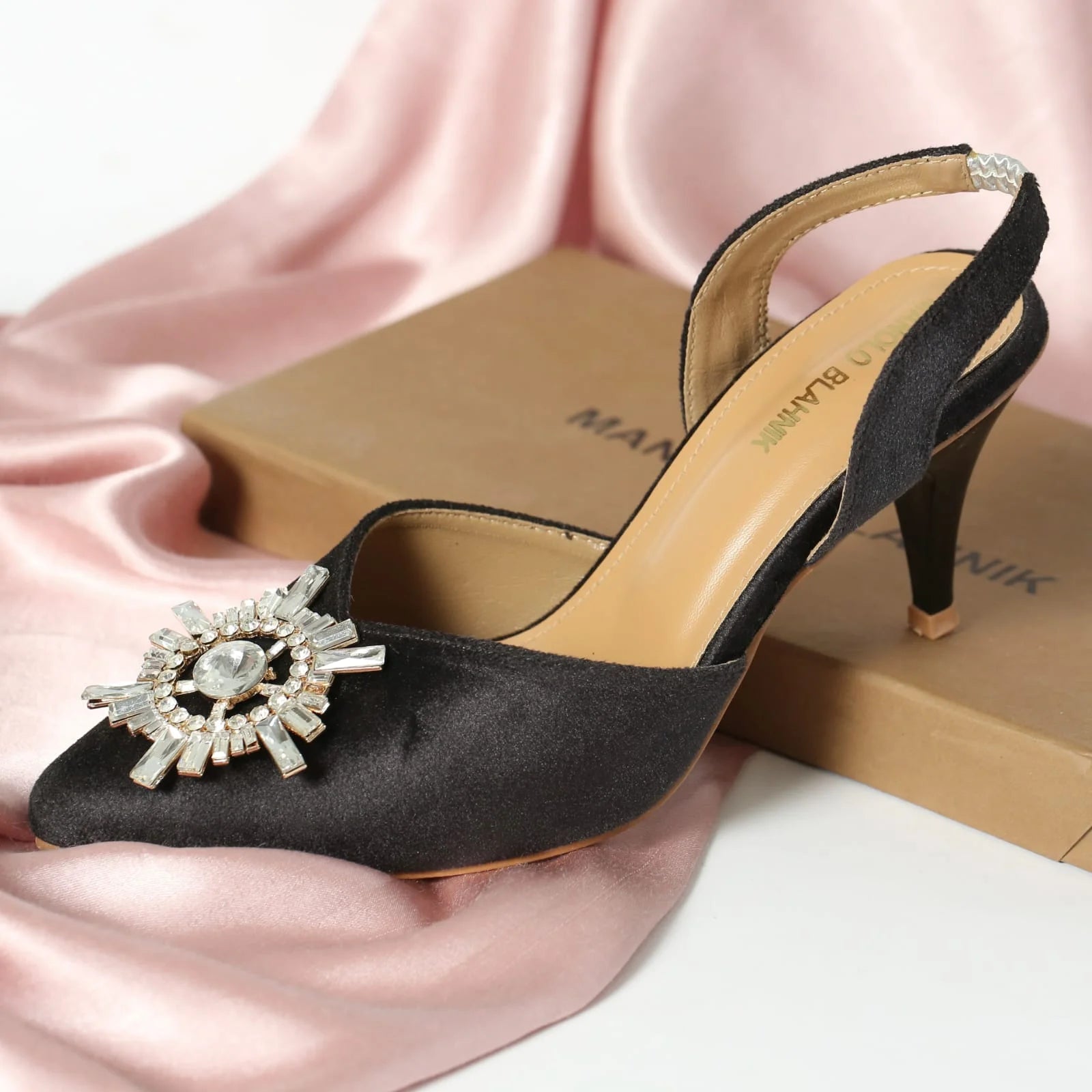 MANOLO SLINGBACK PUMPS