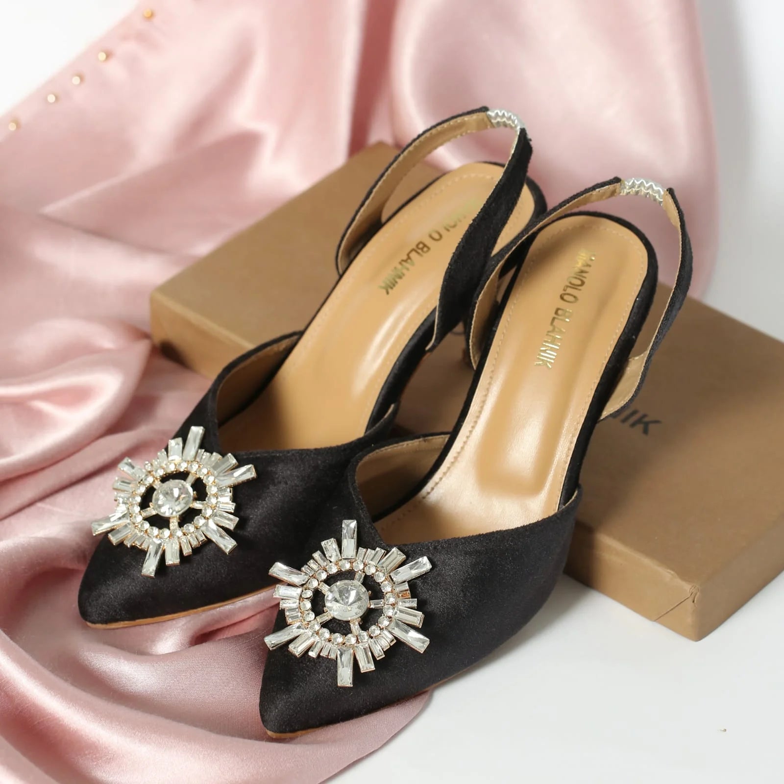 MANOLO SLINGBACK PUMPS