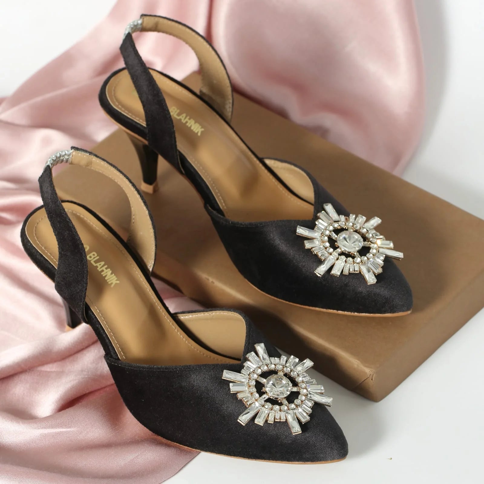 MANOLO SLINGBACK PUMPS