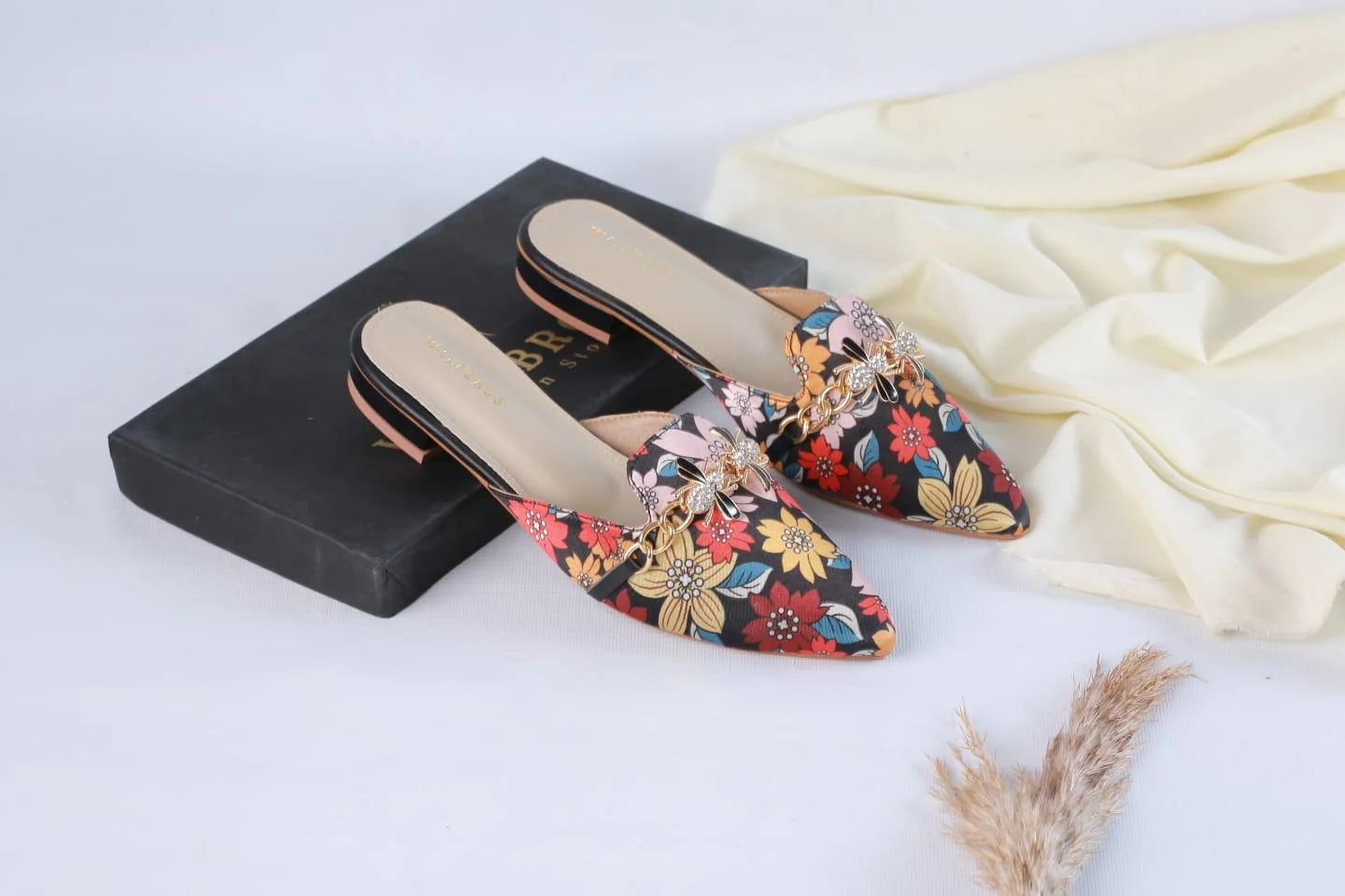 FLORAL MULE POINTED TOE FLATS VINTAGE BEE MULES - BLACK