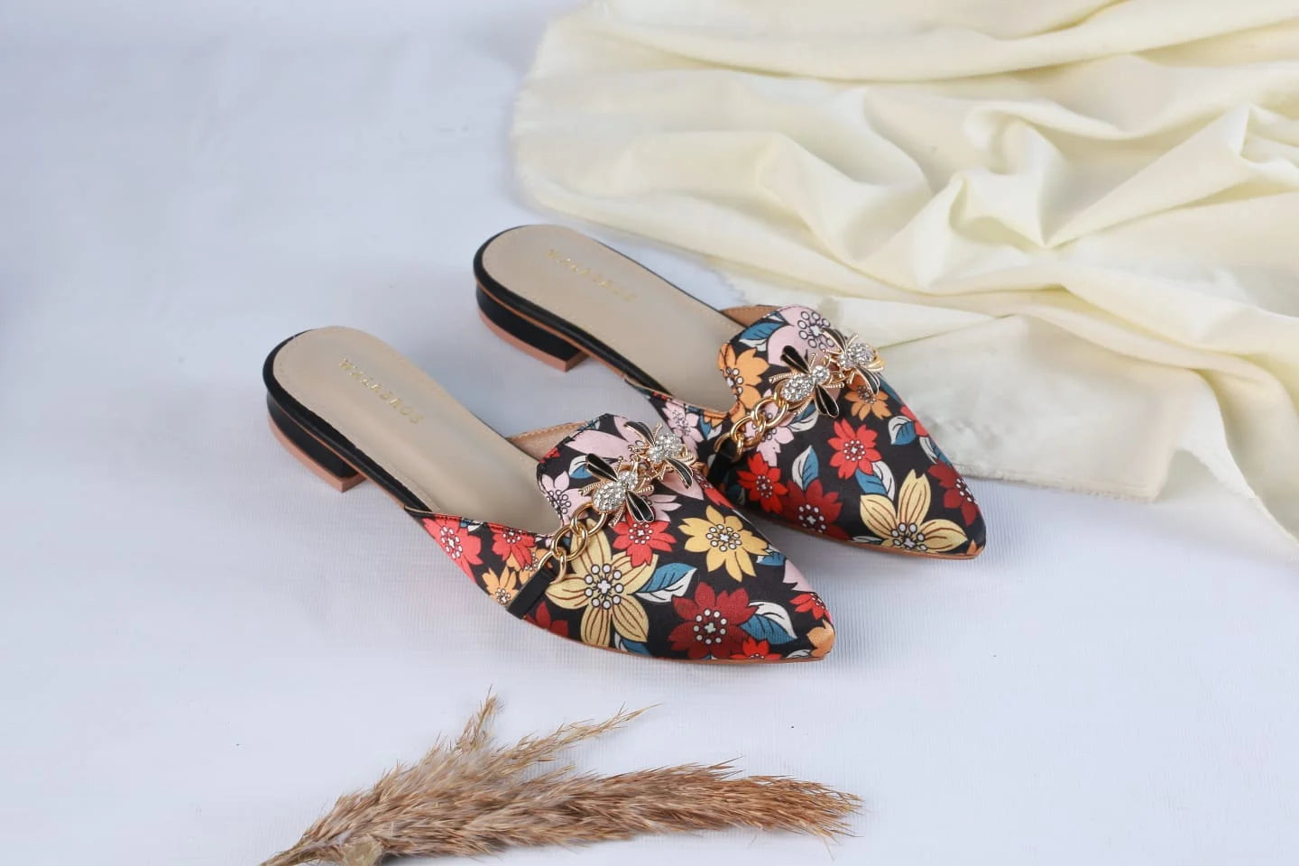 FLORAL MULE POINTED TOE FLATS VINTAGE BEE MULES - BLACK