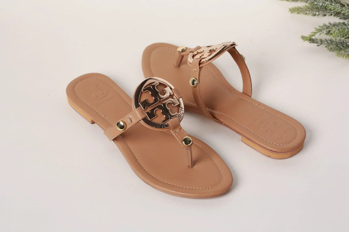 TB MILLER LOGO SANDALS - BEIGE