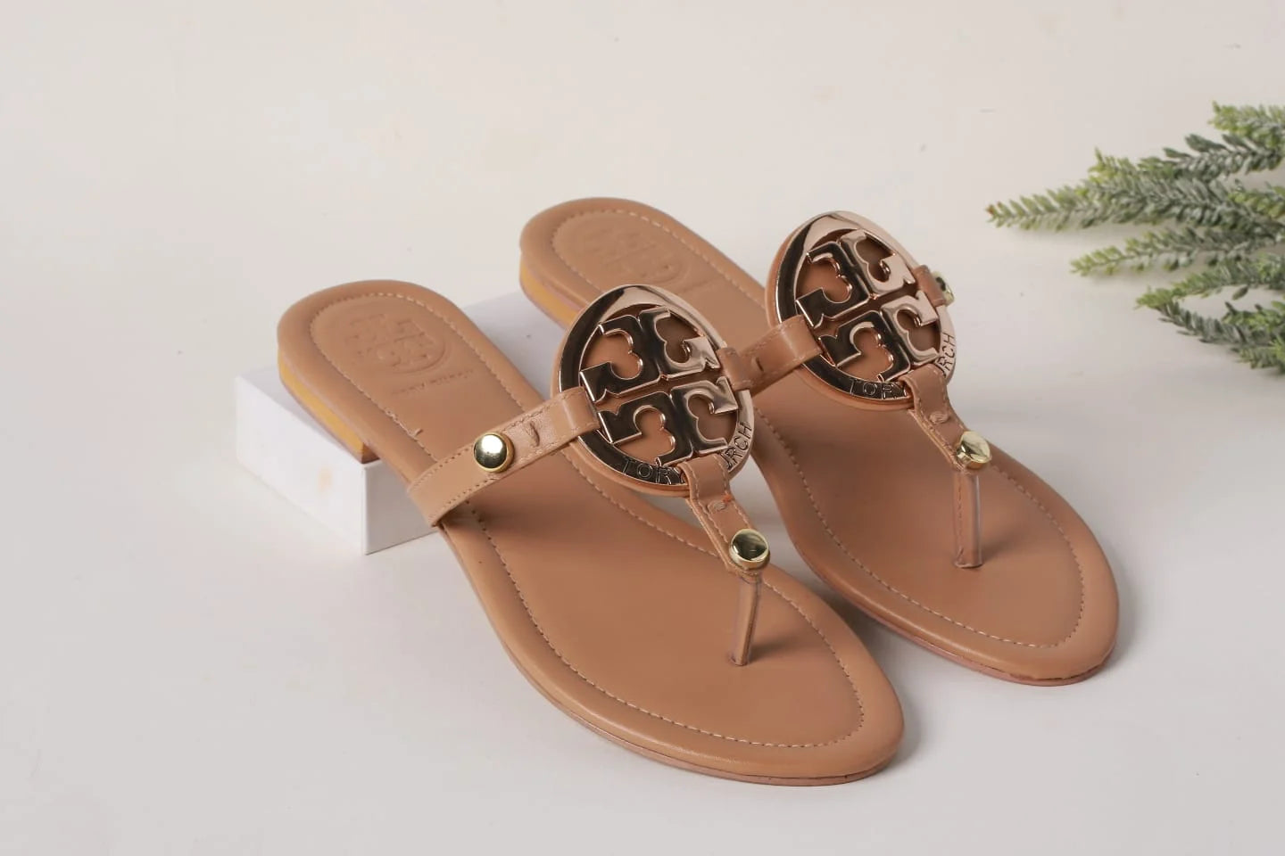 TB MILLER LOGO SANDALS - BEIGE