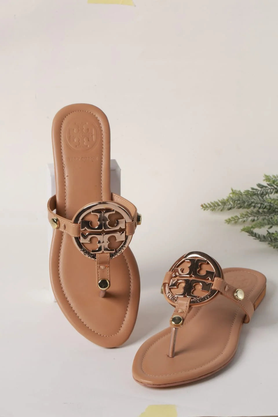 TB MILLER LOGO SANDALS - BEIGE