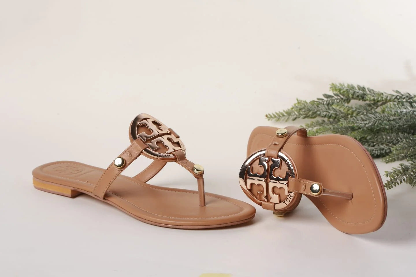 TB MILLER LOGO SANDALS - BEIGE