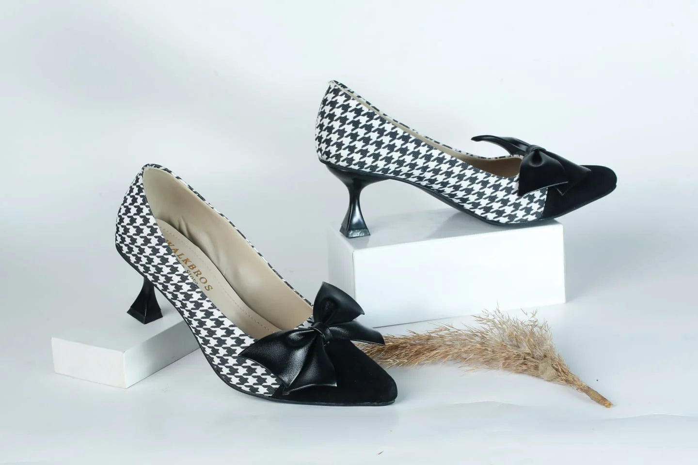 WALKBROS WOMEN'S KITTEN HEELS POINTED TOE PUMPS - BLACK & WHITE