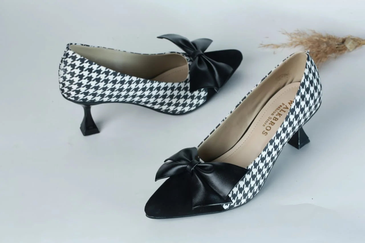 WALKBROS WOMEN'S KITTEN HEELS POINTED TOE PUMPS - BLACK & WHITE