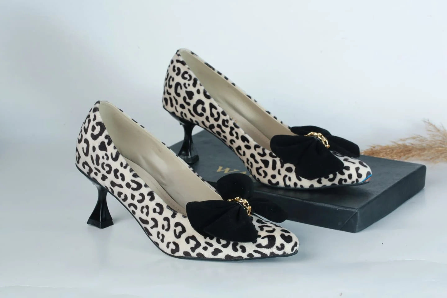 WALKBROS WOMEN'S KITTEN HEELS POINTED TOE PUMPS - LEOPARD