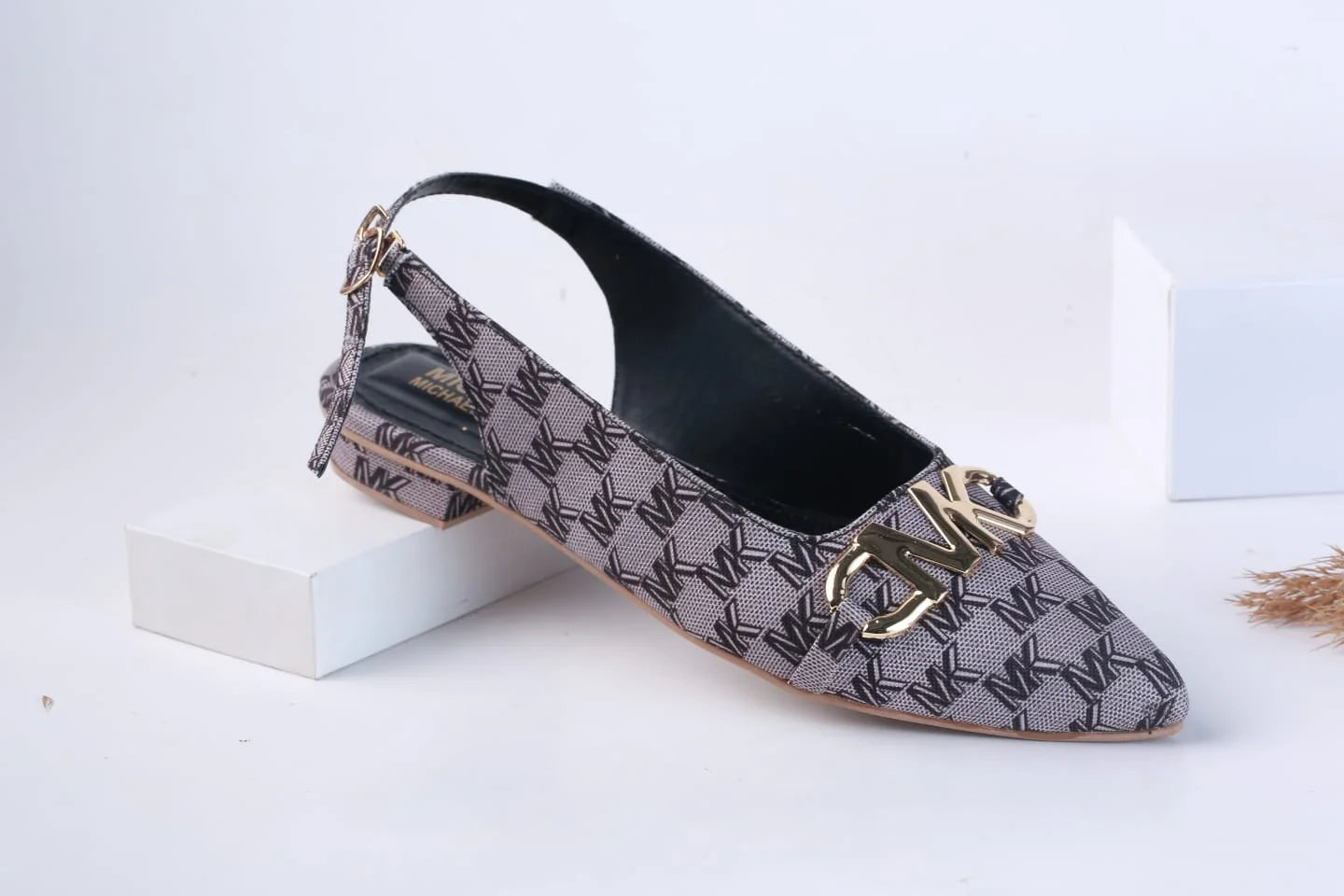 MICHAEL KORS POINTED TOE FLAT PUMPS - BLACK
