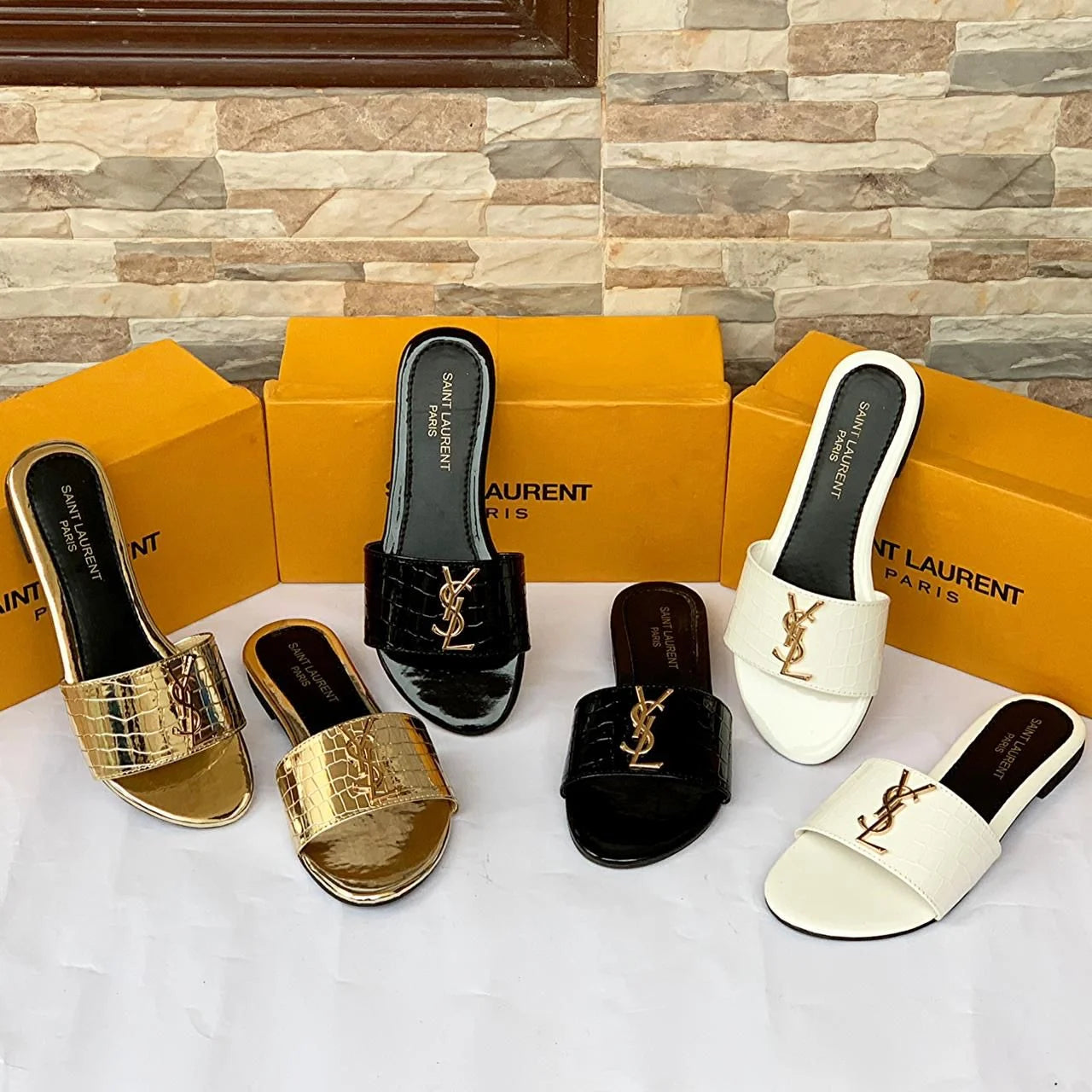 CROCODILE SLIPPERS - GOLDEN
