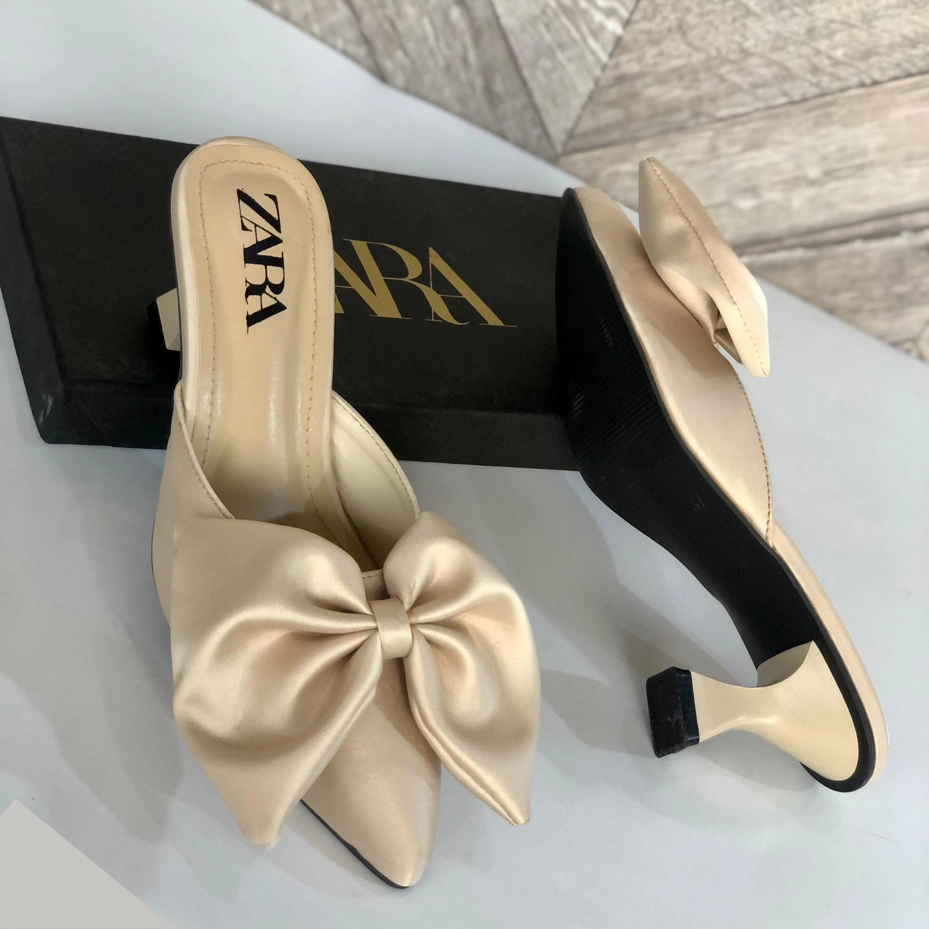 WOMEN'S POINTED KITTEN HEELS - CREAM