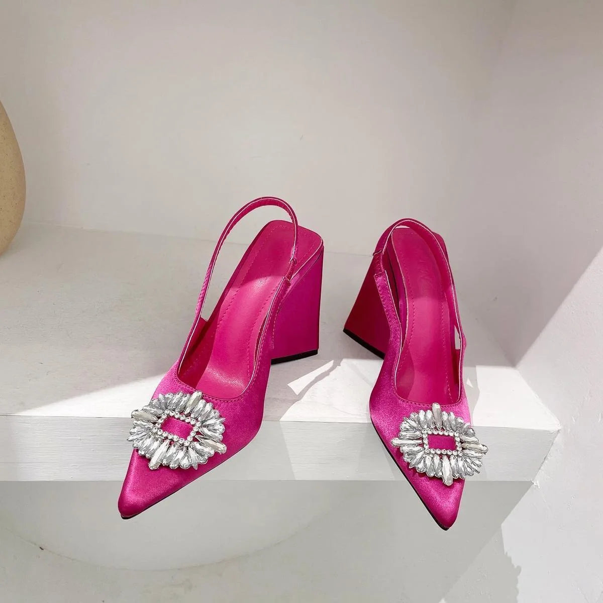 WOMEN'S POINTED TRIANGLE HEELS - PINK