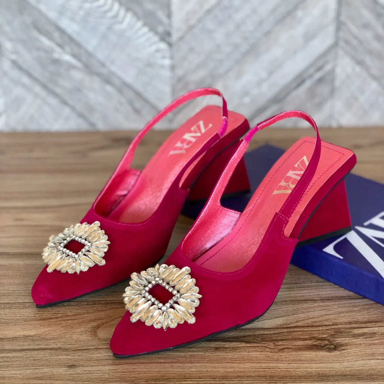 WOMEN'S POINTED TRIANGLE HEELS - PINK