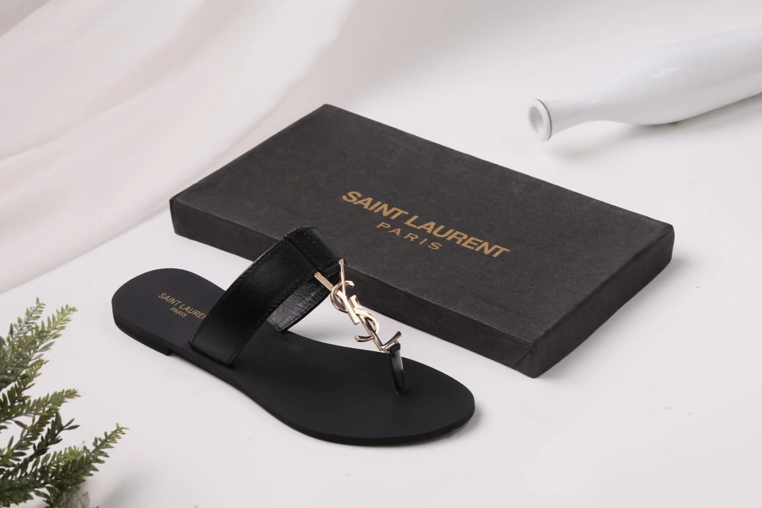 SAINT LAURENT CASSANDRA SLIPPER - BLACK