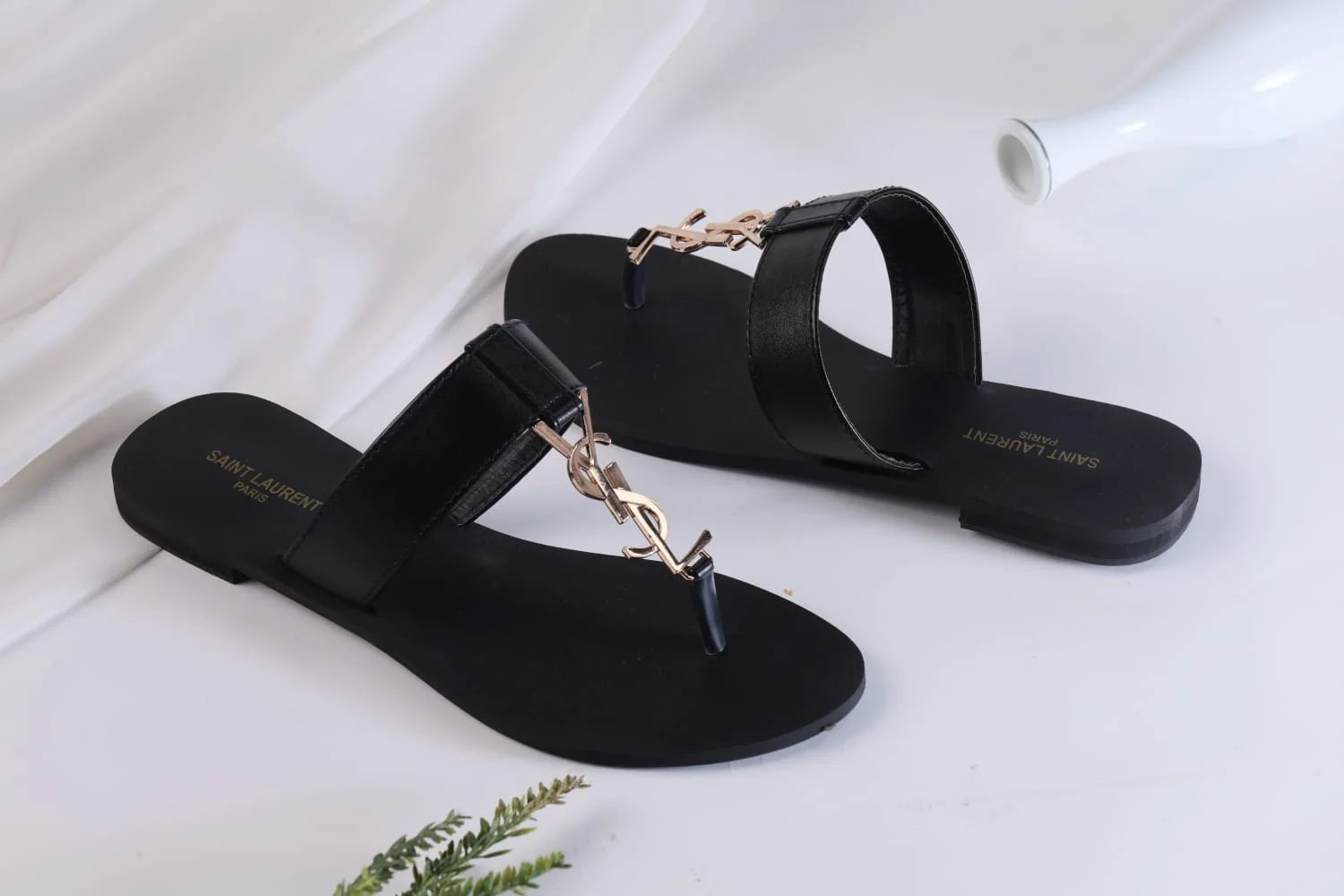 SAINT LAURENT CASSANDRA SLIPPER - BLACK