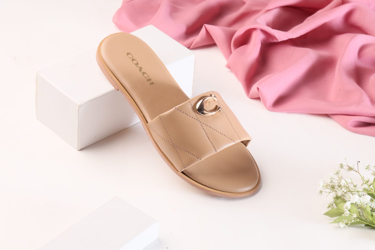 COACH METAL LOGO FLAT SLIDES - BEIGE
