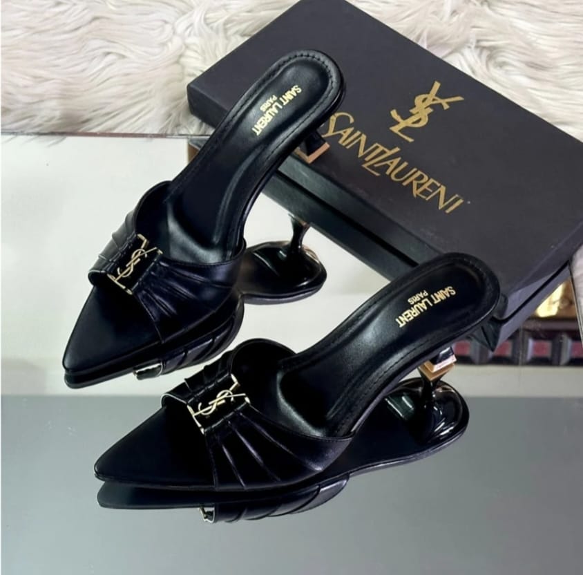 YSL ANTIQUE  BUKLE  HEEL - BLACK