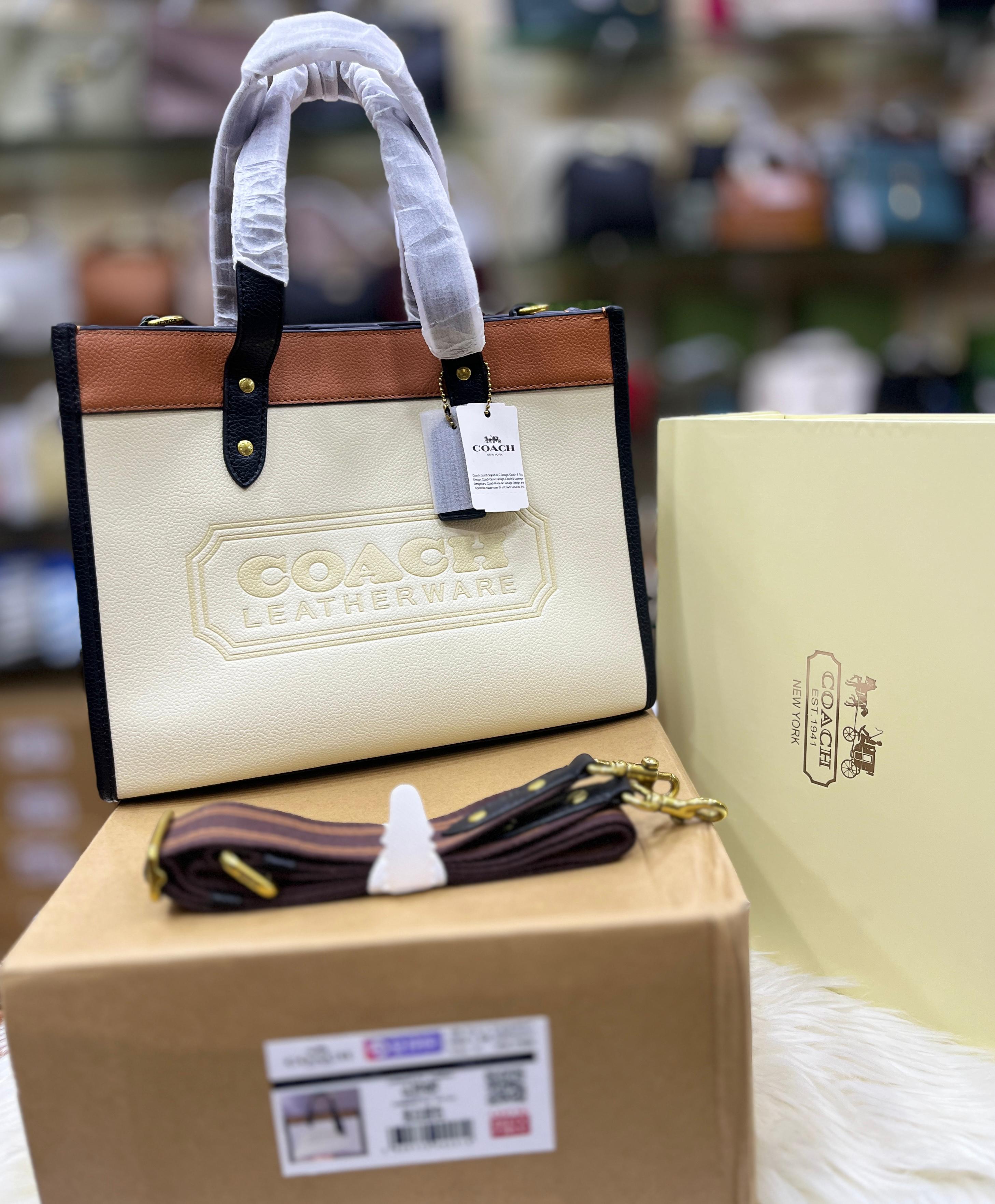 Field Tote 30 In Colorblock With Coach Badge