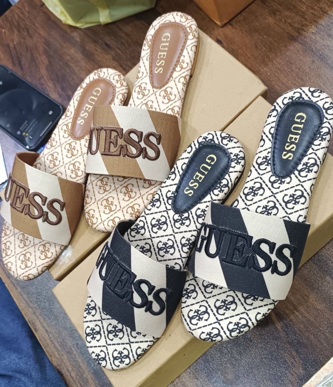 GUESS EMBROIDERY SLIDES WB-001
