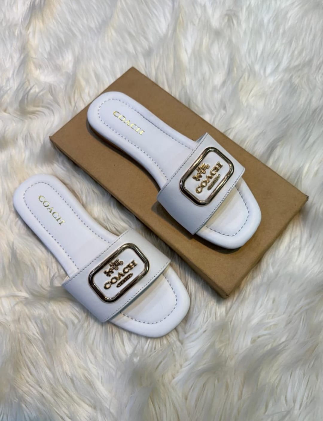 Coach soft Leather slipper = WHITE